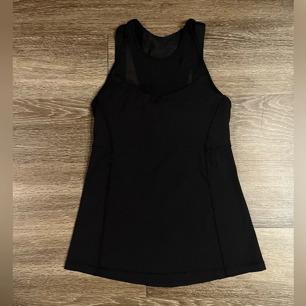 Lululemon Running In The City Tank in Black Size 4